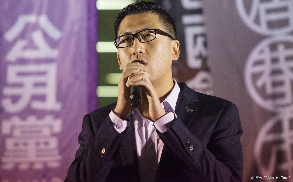Politie Hongkong pakt twee oppositieparlementariërs op