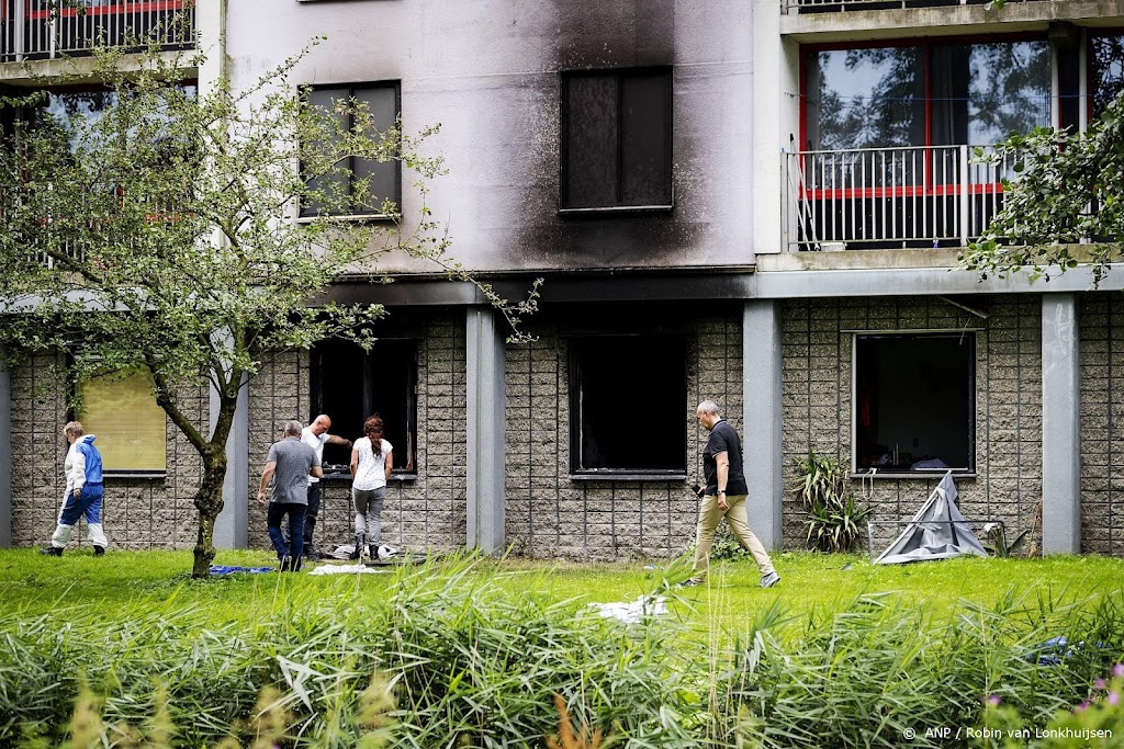 Demonstratie tegen anti-lhbti-geweld na flatbrand in Amsterdam