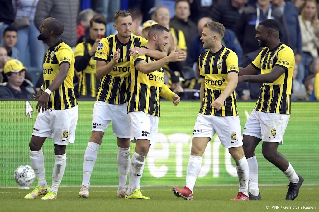 Wittek schiet Vitesse tegen Anderlecht de Conference League in