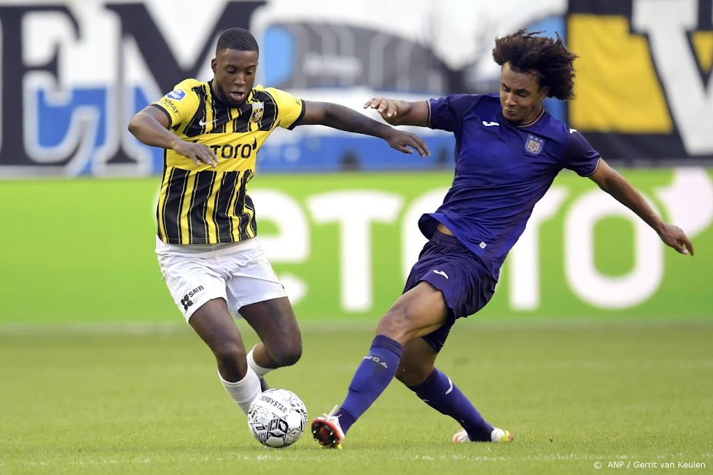 Bazoer kan fans van Vitesse nog niet beloven dat hij blijft