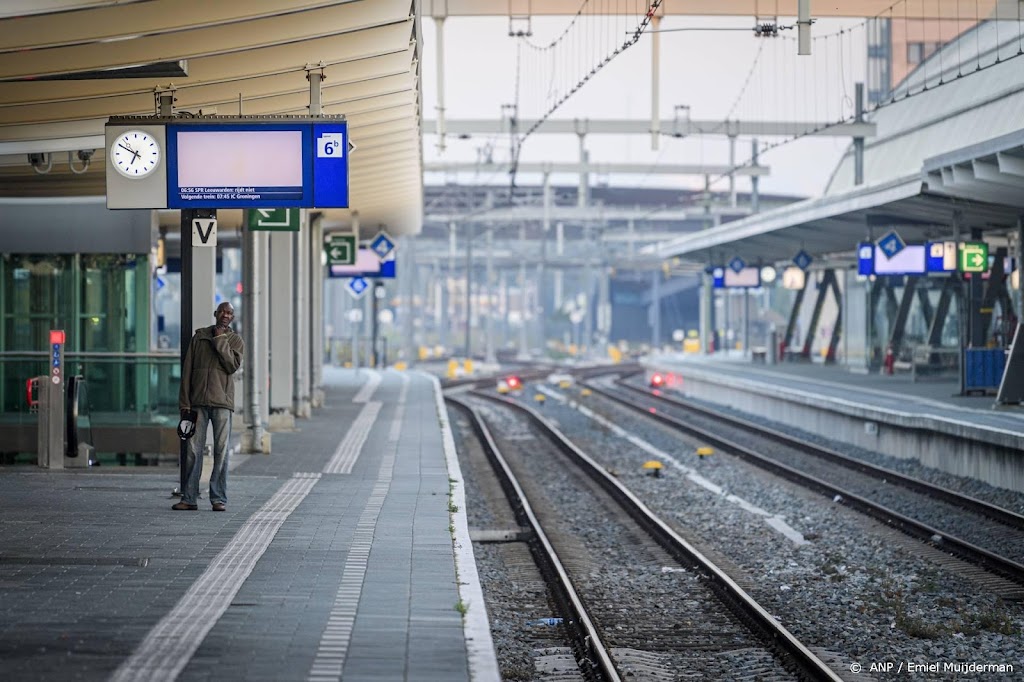 NS-personeel staakt in het westen van het land voor betere cao