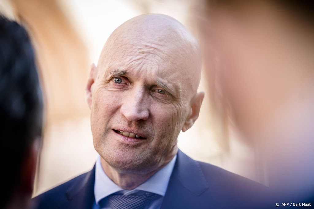 Kuipers: geen aansporing van WHO nodig voor scherp coronabeleid