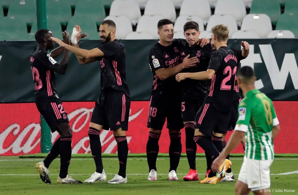 Real Madrid verslaat tien man Real Betis in Sevilla