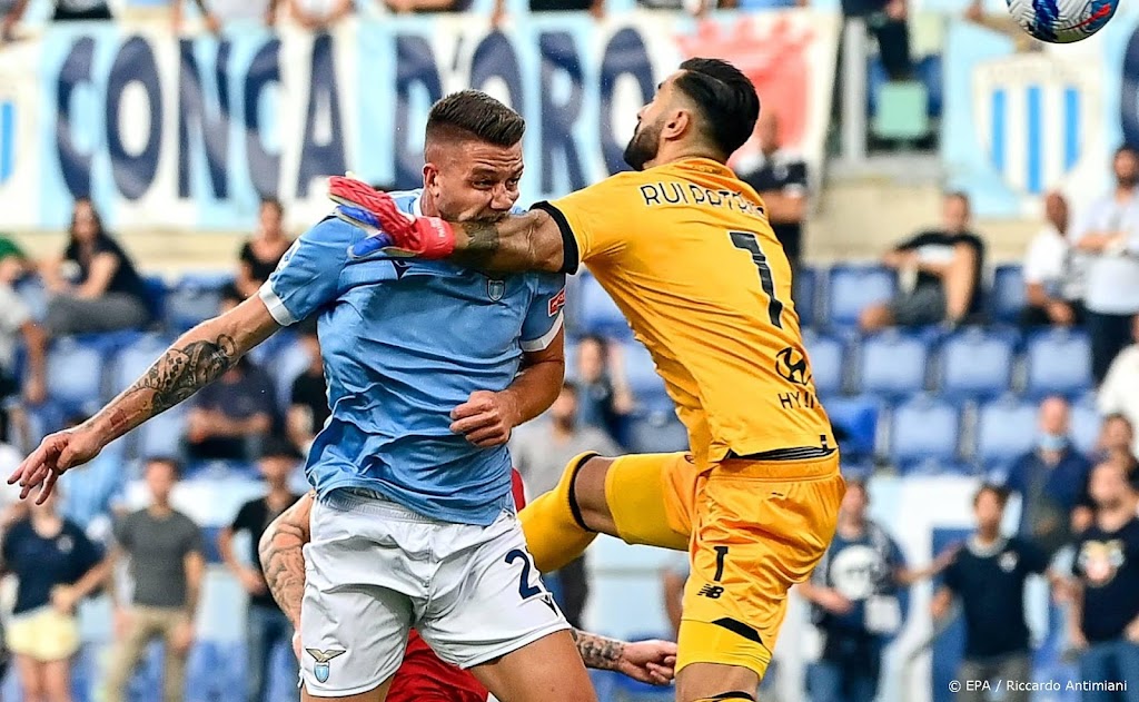 Lazio klopt AS Roma in beladen stadsderby
