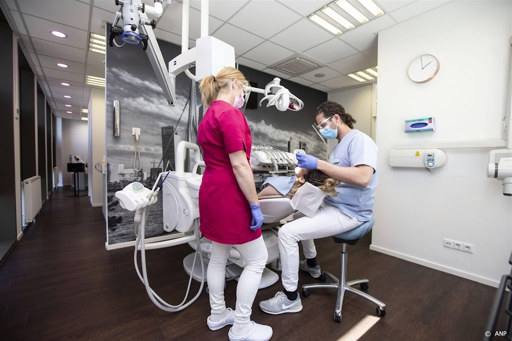 Tandartsen: vergoed bezoek ook voor ouderen en jongvolwassenen