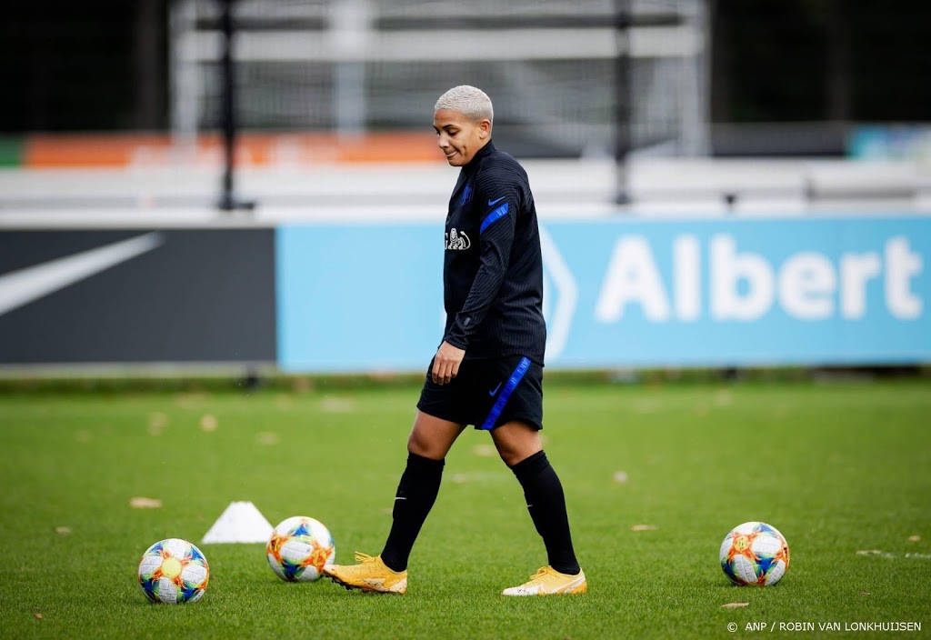 Voetbalsters met Van de Sanden naar Kosovo