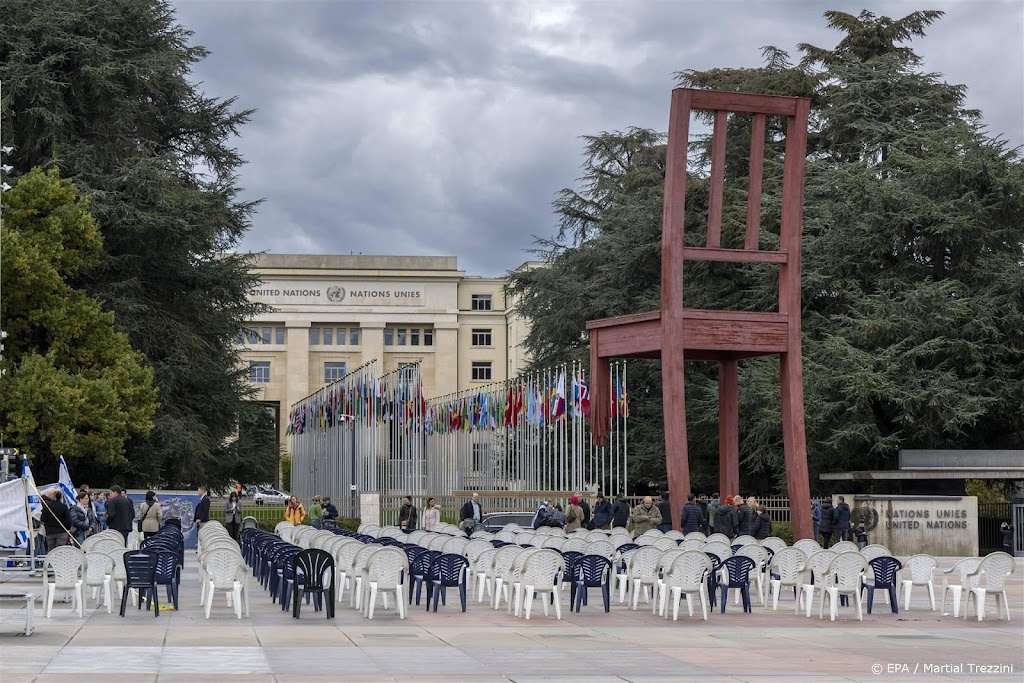 Legestoelenprotest tegen gijzelingen Hamas bij VN-gebouw Genève