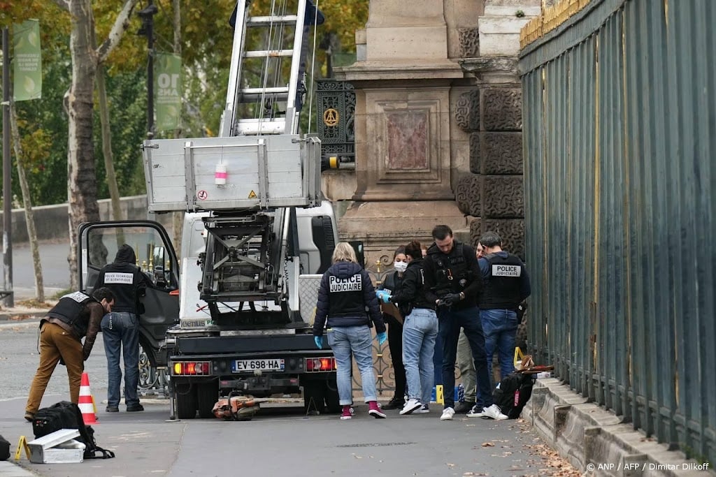 Twee verdachten opgepakt om juwelenroof Louvre
