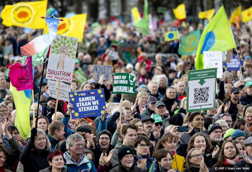 Tienduizenden mensen lopen in Den Haag mars voor het klimaat