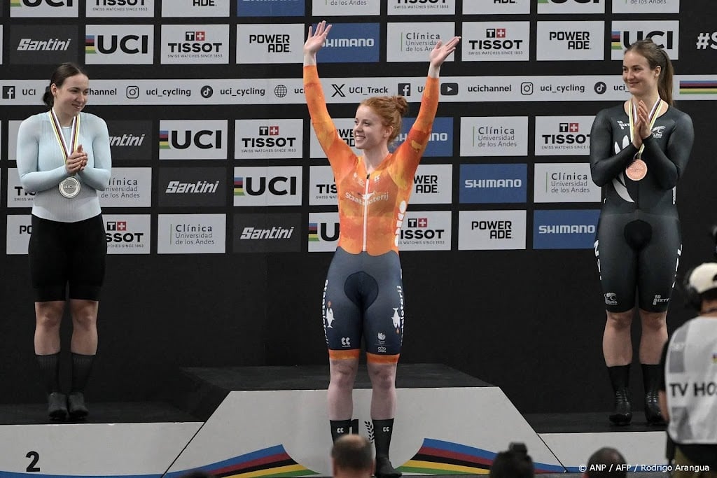 Van de Wouw met enig geluk naar halve finales keirin op WK