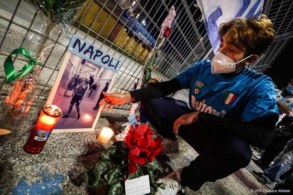 Burgemeester Napels wil voetbalstadion naar Maradona vernoemen