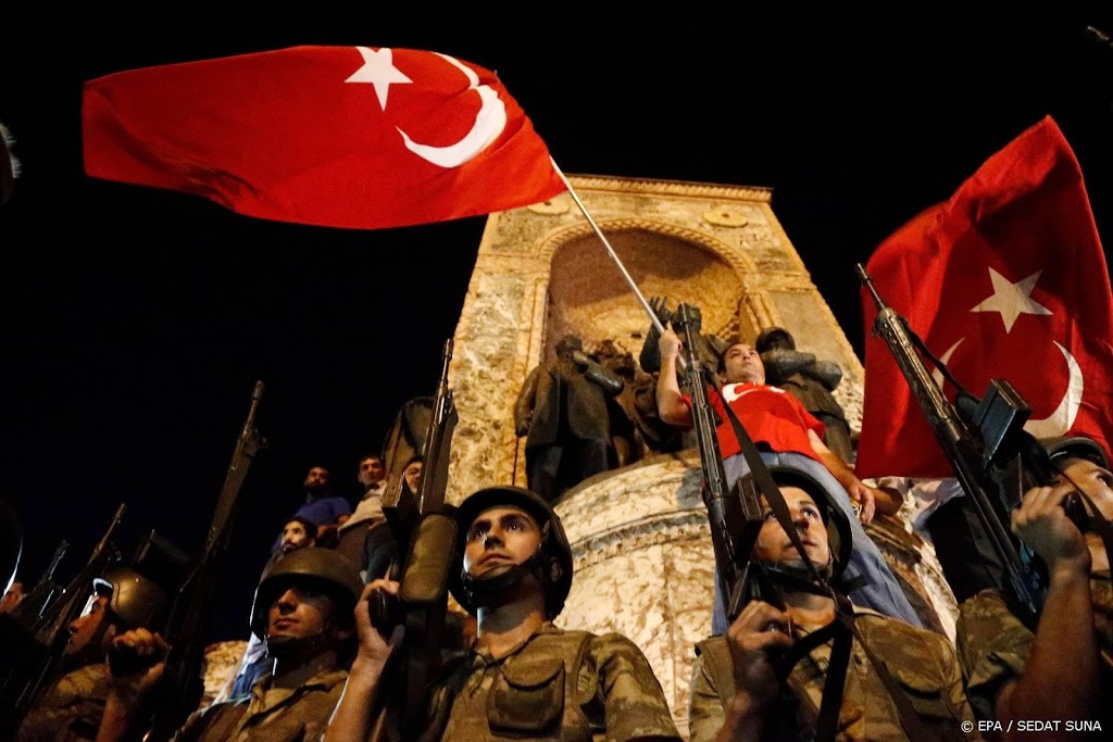 Honderden Turken, vooral militairen, krijgen levenslang na coup