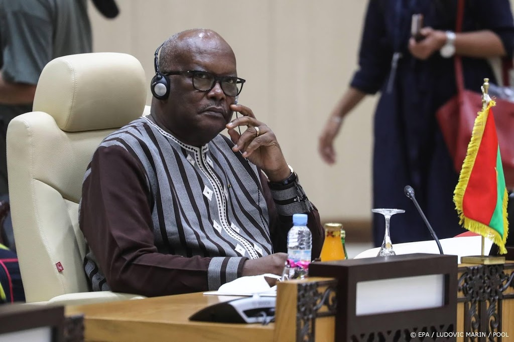 President Burkina Faso wint herverkiezing met overmacht