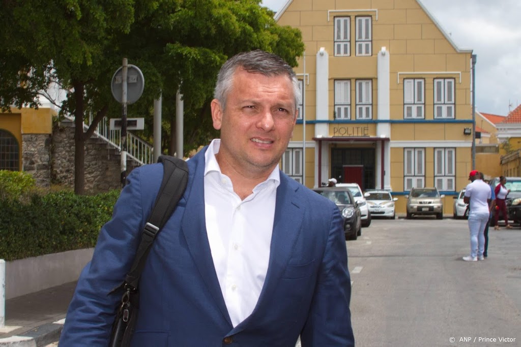 Oud-premier Curaçao komt weer op vrije voeten