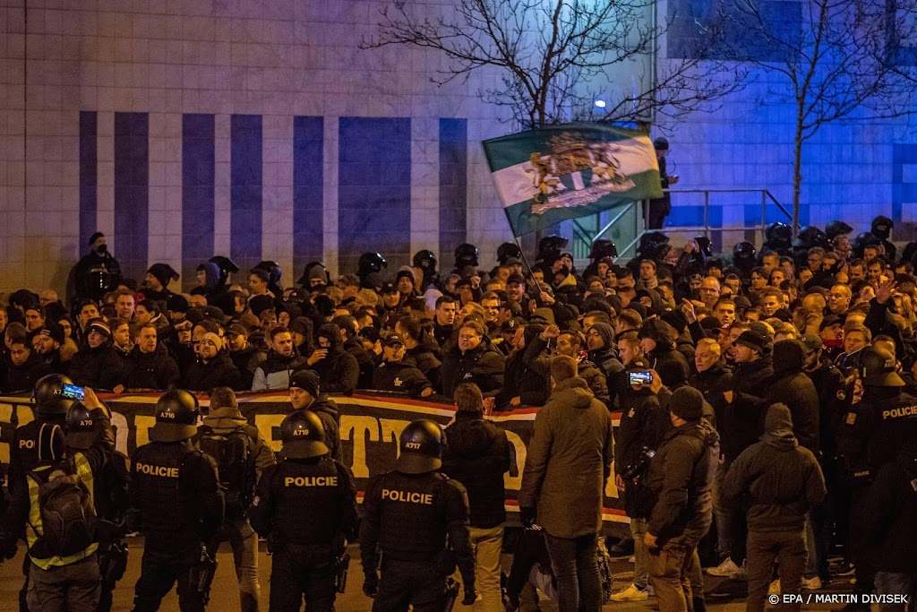 Alle elf in Praag aangehouden Nederlanders weer vrij