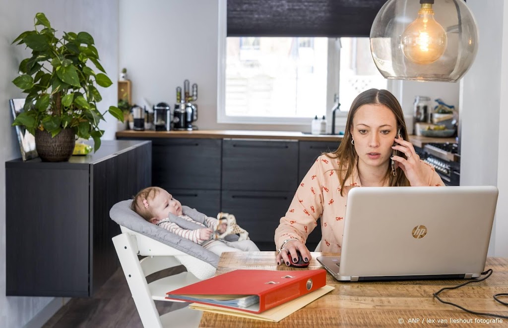 Kabinet scherpt advies aan: werk thuis of houd 1,5 meter afstand