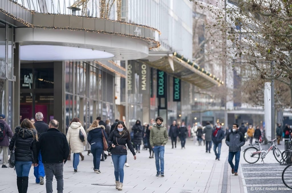 Onderzoek: Duitsers halen broekriem steeds verder aan om inflatie