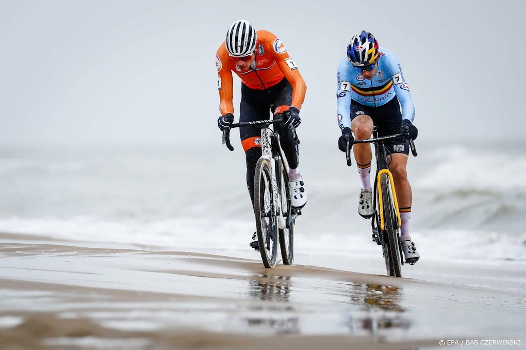 Van Aert klopt Van der Poel bij hun eerste crossduel