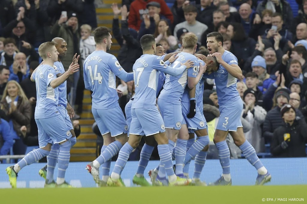 Manchester City verstevigt koppositie na doelpuntenfeest
