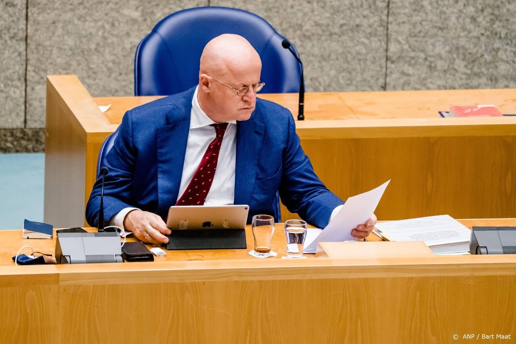 Grapperhaus: inzet leger tegen relschoppers nu niet aan de orde