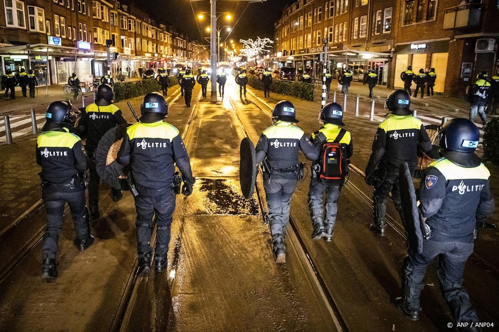 Politie pakt dinsdag 131 mensen op wegens geweld en opruiing