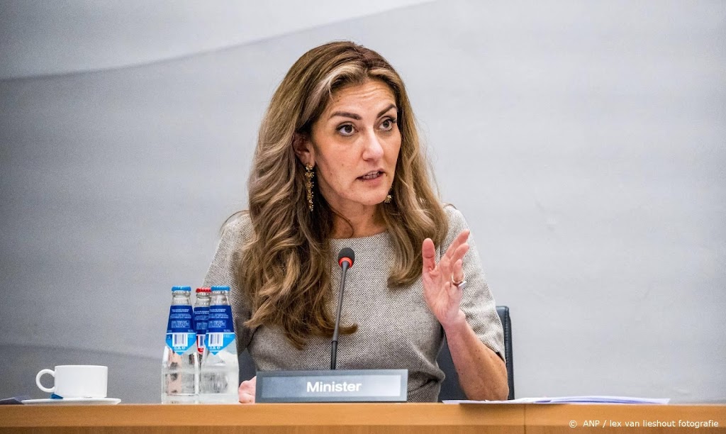 Minister wil 'beuken uitdelen aan misdaad', maar vraagt geduld