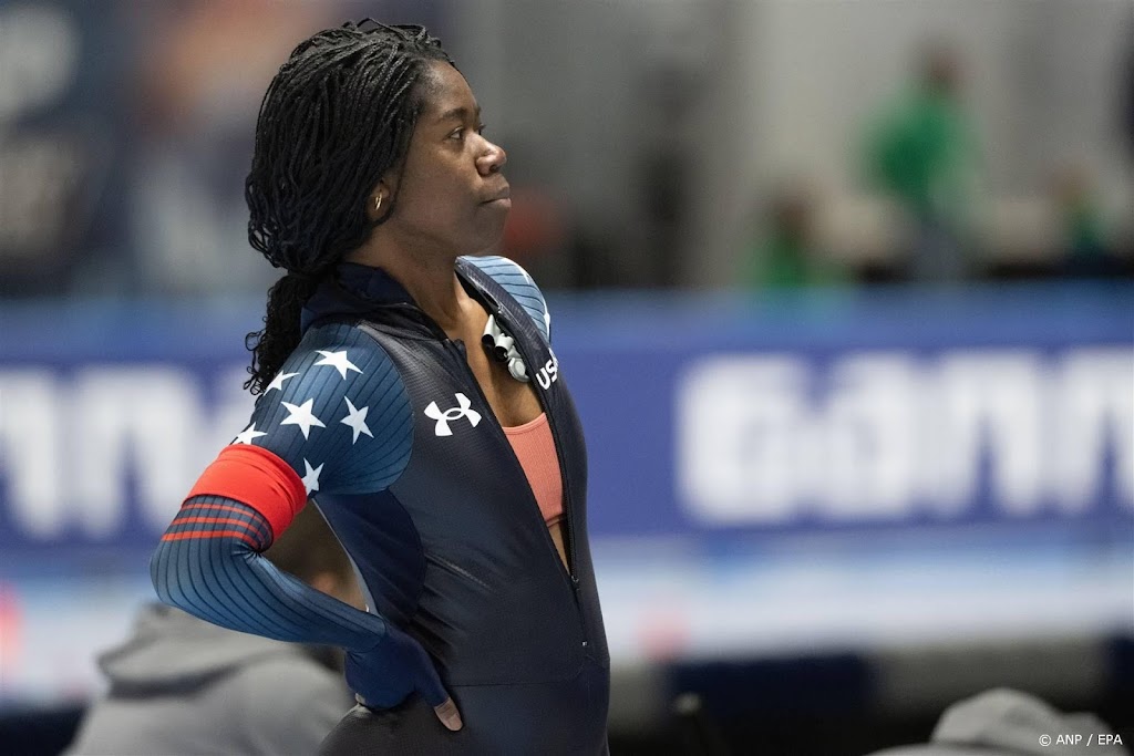Schaatsster Kok naast podium op 500 meter, Jackson wint