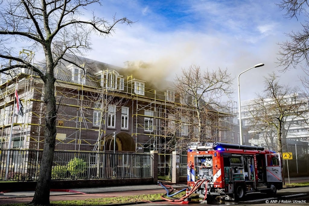 Haags gymnasium ontruimd om brand in naastgelegen ambassade Irak