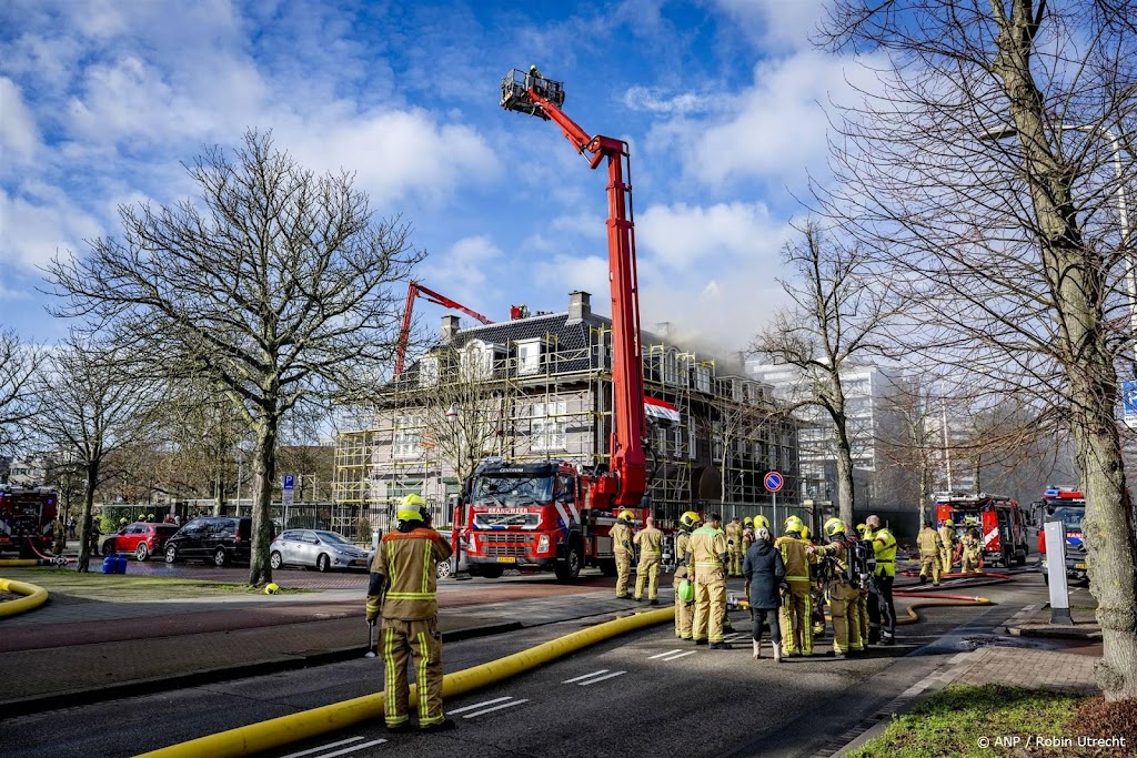 Brand bij ambassade Irak in Den Haag nog niet onder controle
