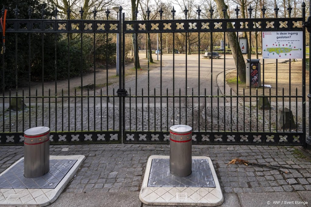 Vondelpark voor derde dag op rij gesloten wegens drukte