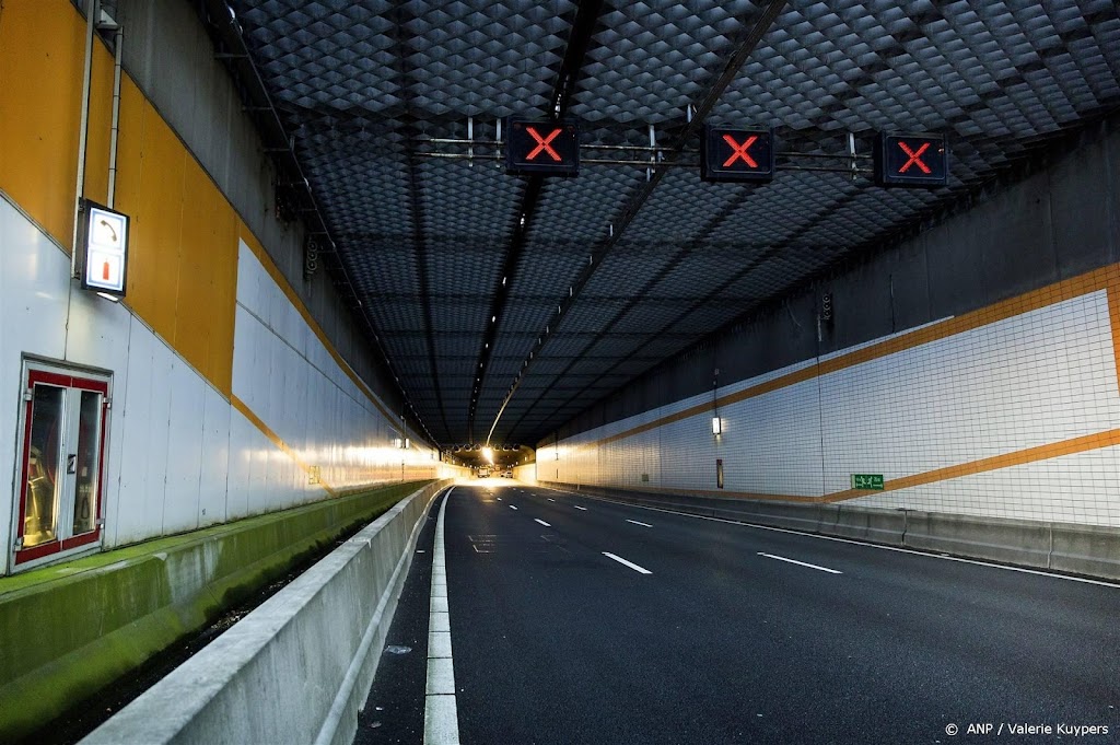 Dichte Heinenoordtunnel bij Rotterdam veroorzaakt files