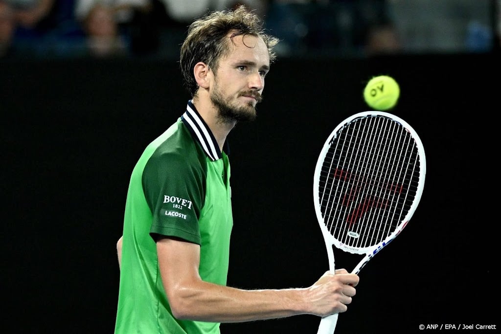 Tennisser Medvedev beleeft succesvolle rentree in Dubai