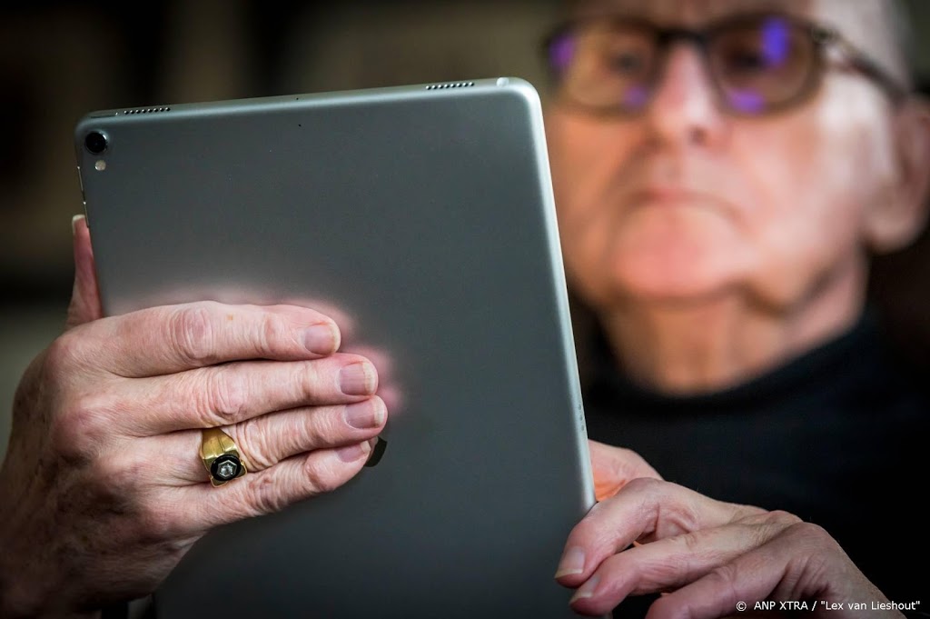 Organisatie stelt gratis tablets beschikbaar aan senioren