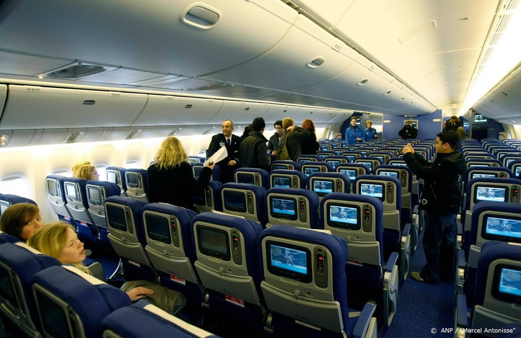 Cabinepersoneel KLM wil 1,5 meterregel op vluchten