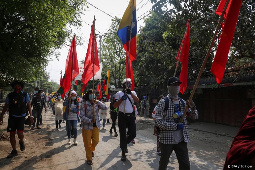 Leger Myanmar doodt vijftig demonstranten op militaire feestdag