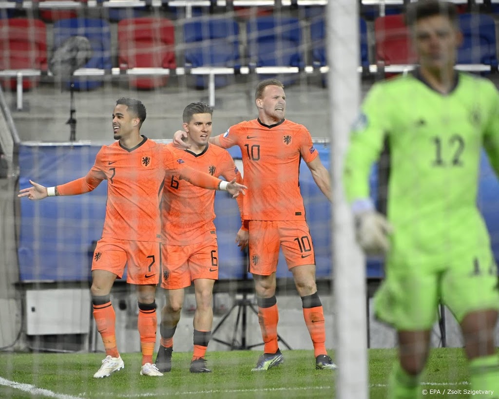 Kluivert treurt om late gelijkmaker van Jong Duitsland