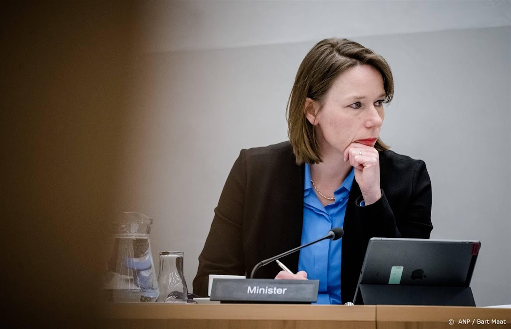 Minister Bruins Slot: overheid moet dienstbaar en dichtbij zijn