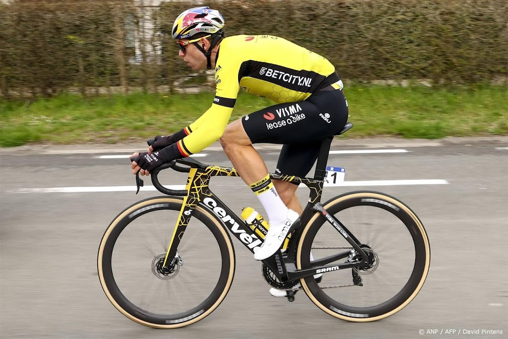 Wielrenner Van Aert mist klassiekers door botbreuken na val