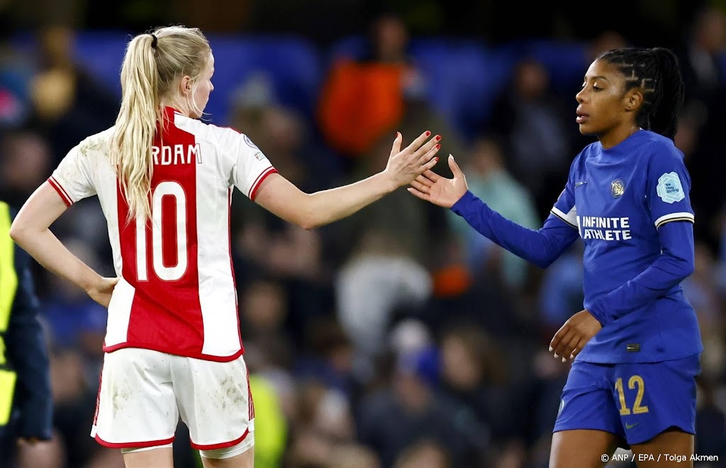 Ajax verlaat Champions League volgens Grant 'met opgeheven hoofd'