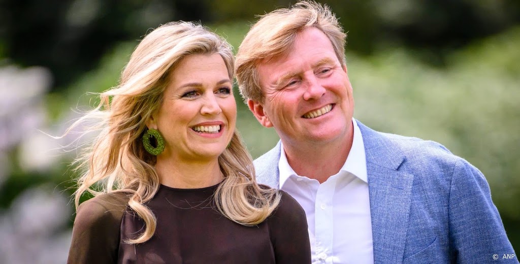 Koning spreekt land toe op bijzondere thuis-Koningsdag