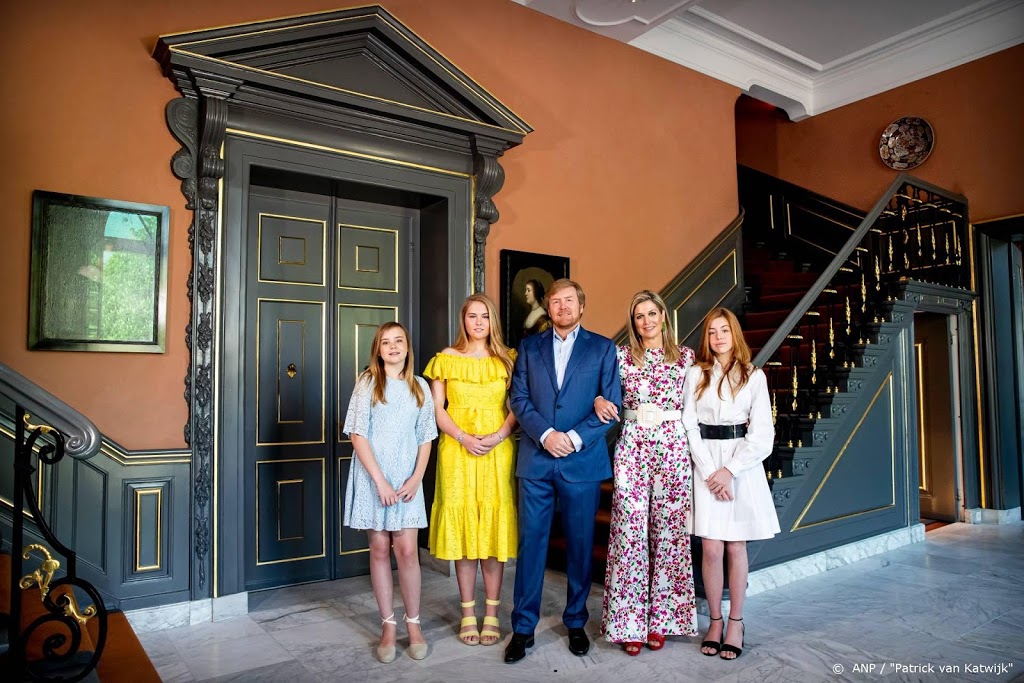 Rutte: doe als de koning en vier Koningsdag thuis