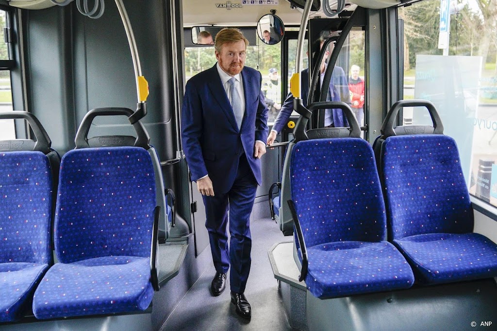 Koning reist ondanks klimaatbeloften met bus naar Maastricht