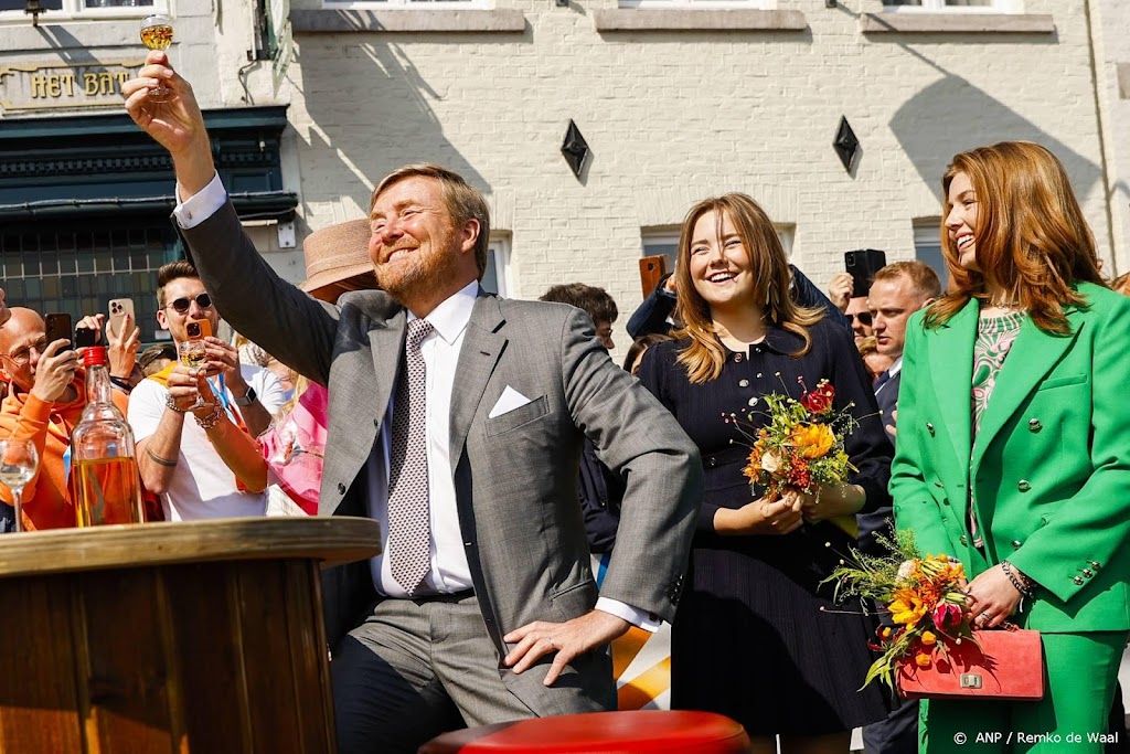 Heel erg druk in Maastricht tijdens Koningsdag, sfeer is goed