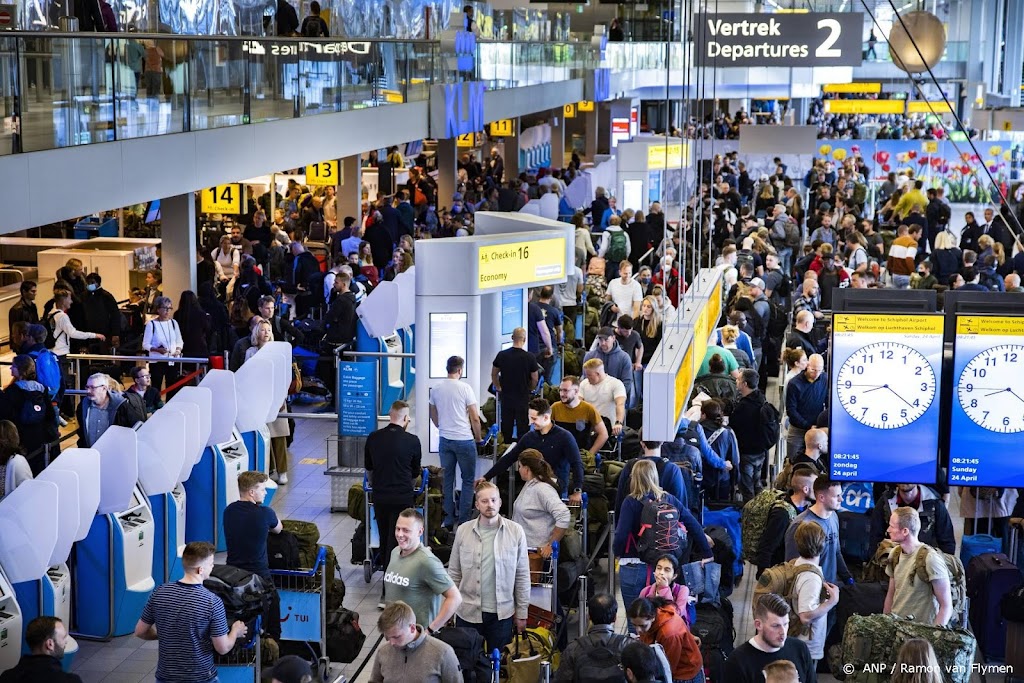 Schiphol opent weer alle deuren van terminal