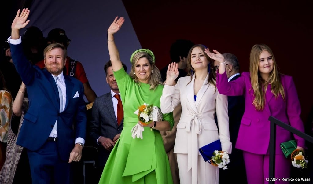 Koning Willem-Alexander en gezin vieren Koningsdag in Emmen