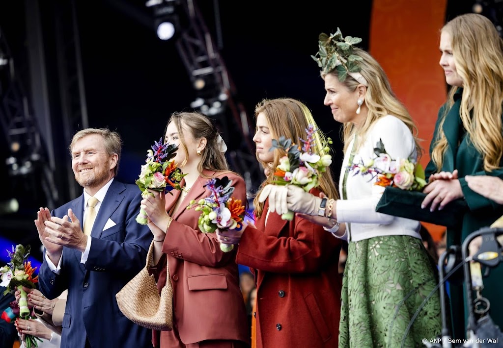 Koning sluit Koningsdag in Emmen af: het kon minder