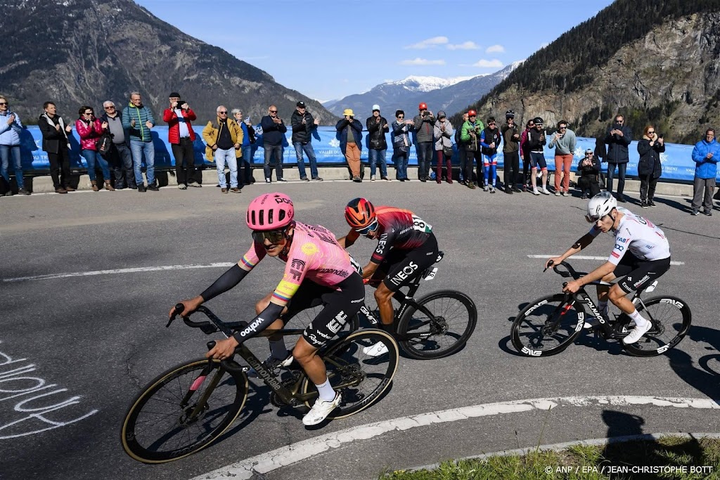 Carapaz ritwinnaar, Rodríguez nieuwe leider in Romandië