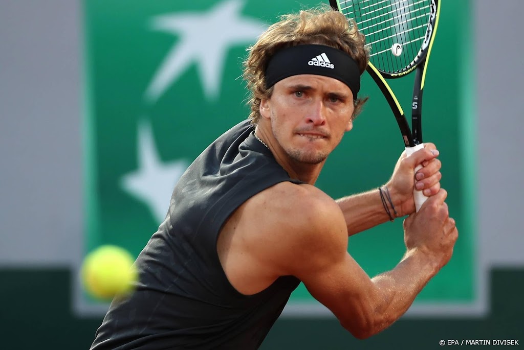 Zverev na opnieuw stroeve partij naar achtste finales in Parijs