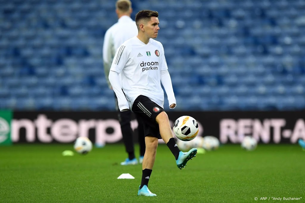 Feyenoord laat verhuurde Kelly maand langer in Oxford