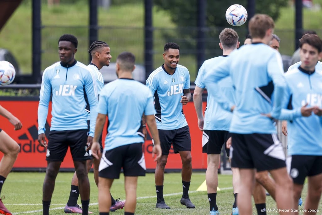 Slot verwelkomt Wieffer en Danilo op eerste training Feyenoord